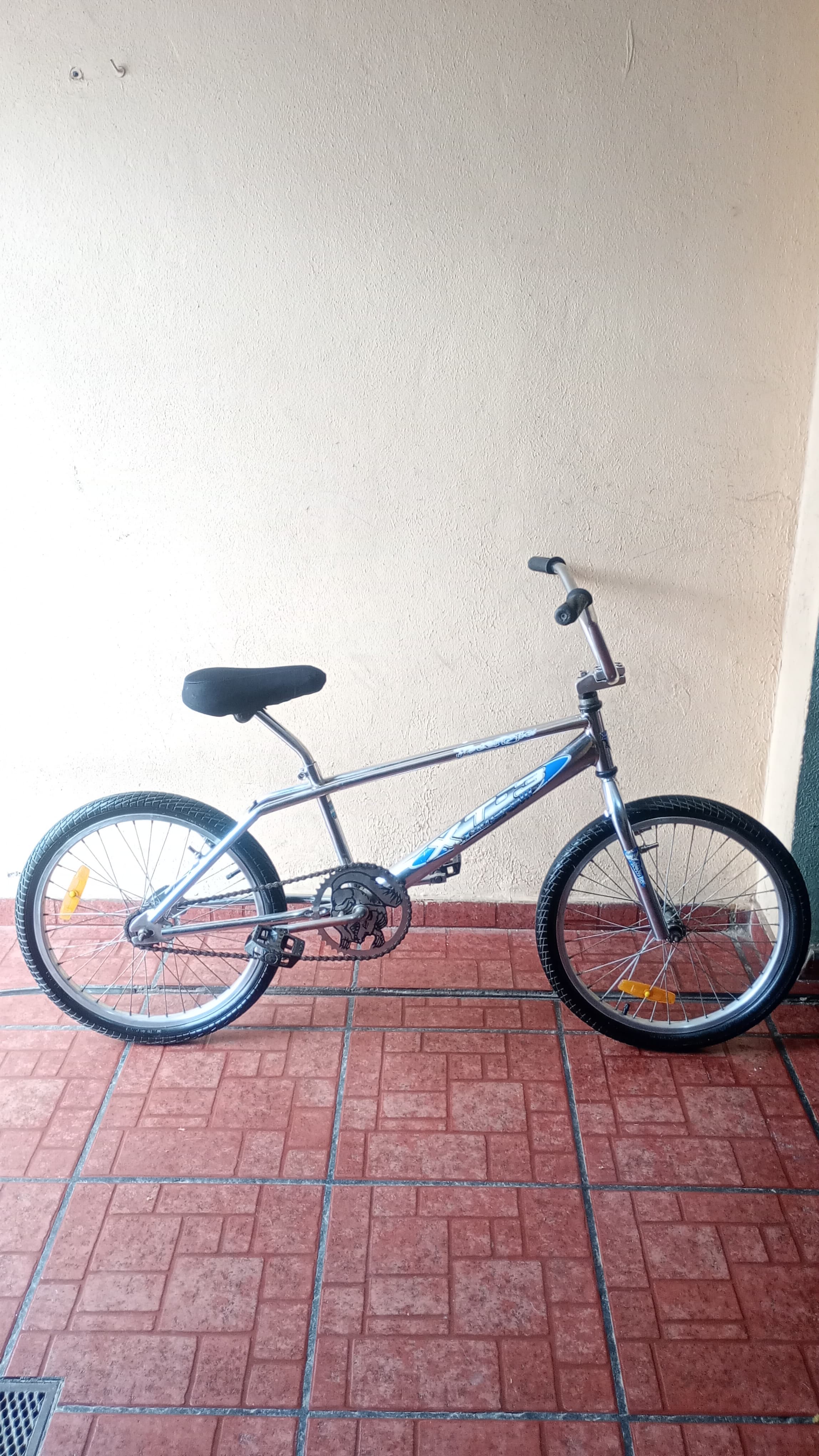 Bicicleta cromada urbana - imagen 1